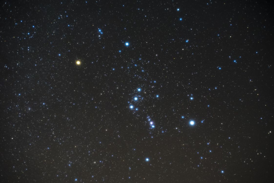 Étoiles Blanches et Bleues Dans le Ciel. Wallpaper in 6016x4016 Resolution