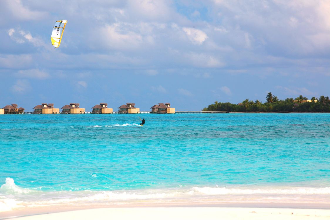 Les Gens Sur la Plage Pendant la Journée. Wallpaper in 3508x2339 Resolution