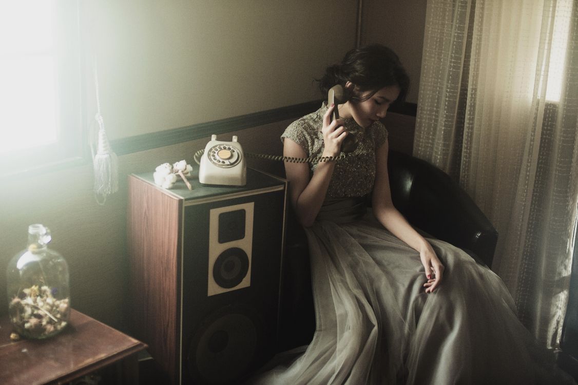 Habitación, Vestido, Mueble, el Pelo Largo, Retrato. Wallpaper in 4928x3280 Resolution