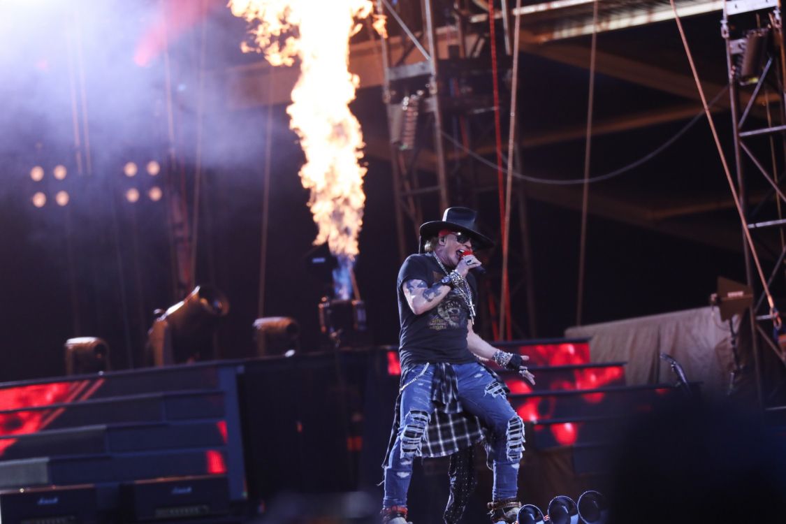 Etapa, Concierto de Rock, Guns N Roses, Concierto, No en Esta Vida Gira. Wallpaper in 2000x1333 Resolution