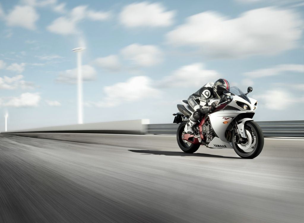 Hombre Montado en Bicicleta Deportiva en la Carretera Durante el Día. Wallpaper in 2733x2000 Resolution