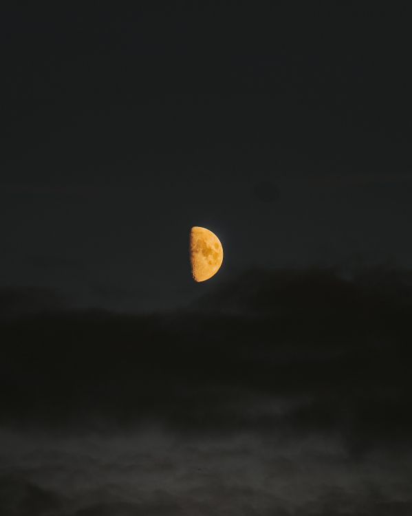 Vollmond am Himmel. Wallpaper in 2659x3324 Resolution