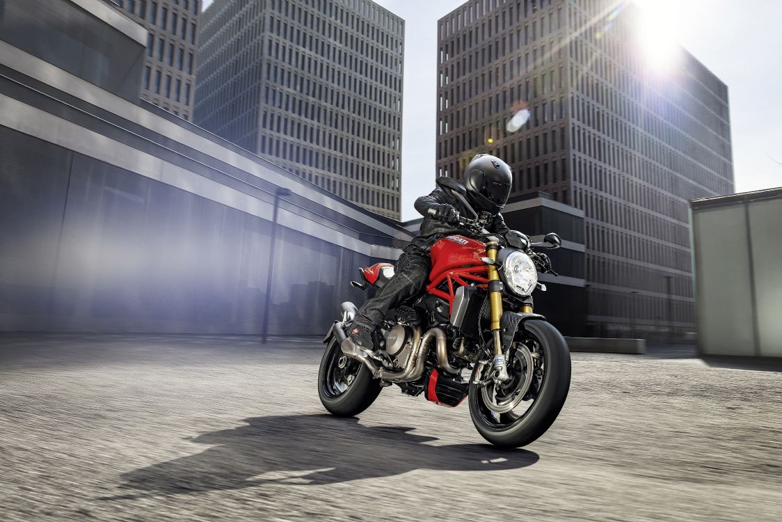 Moto Nue Noire et Rouge. Wallpaper in 4961x3308 Resolution