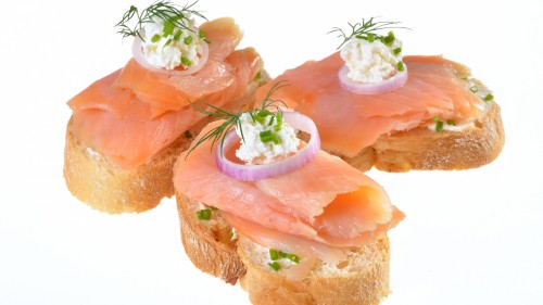 Image sliced bread with sliced tomato and green leaf vegetable