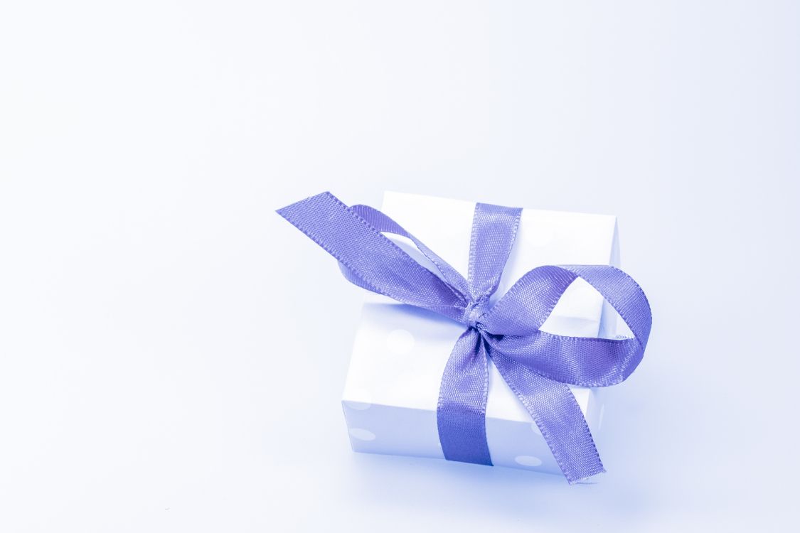 礼物, 礼品卡, 礼品包装, 丝带, 紫罗兰色 壁纸 4608x3072 允许