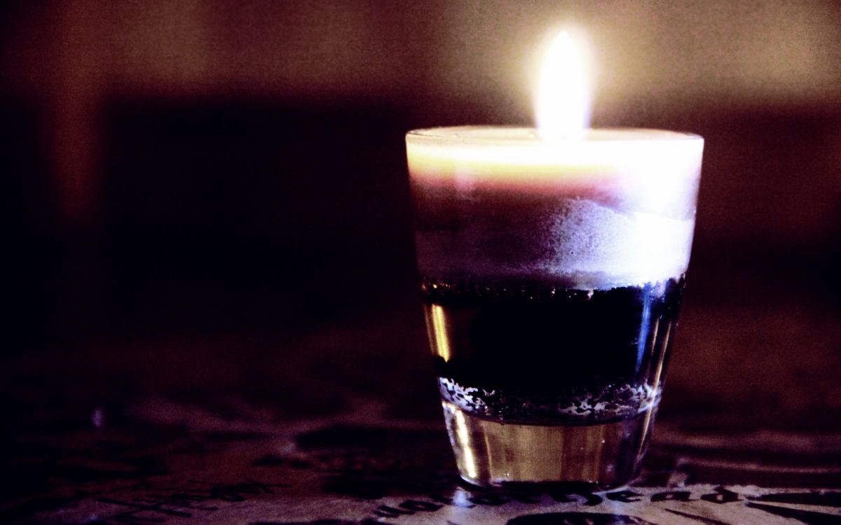 Vela Encendida en Vidrio Transparente. Wallpaper in 2560x1600 Resolution