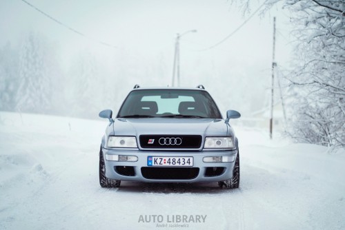 Image blue bmw m 3 on snow covered road