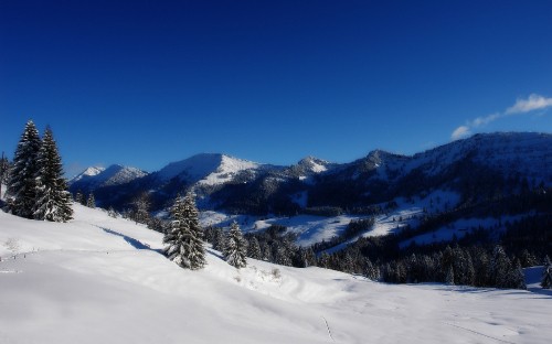 Image snow covered mountain under blue sky during daytime