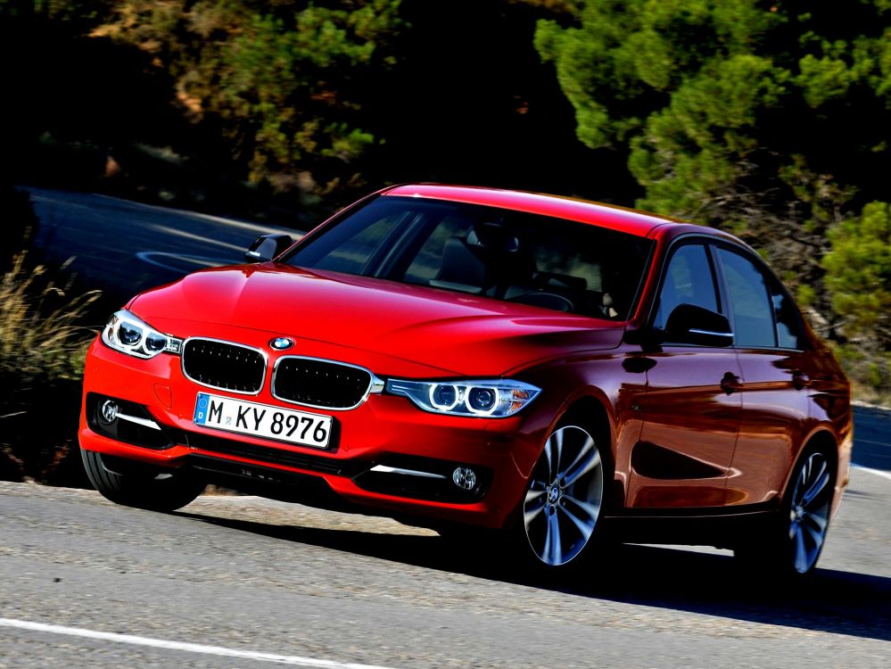 Bmw m 3 Rouge Sur Route Pendant la Journée. Wallpaper in 2130x1598 Resolution