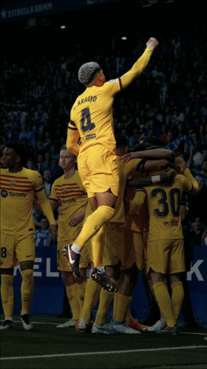 Pedri, 202223 la Liga, el fc Barcelona, Rcd Español de Barcelona, Escenario Frente al Estadio. Wallpaper in 864x1536 Resolution