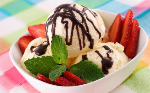 Image ice cream with strawberry on white ceramic bowl