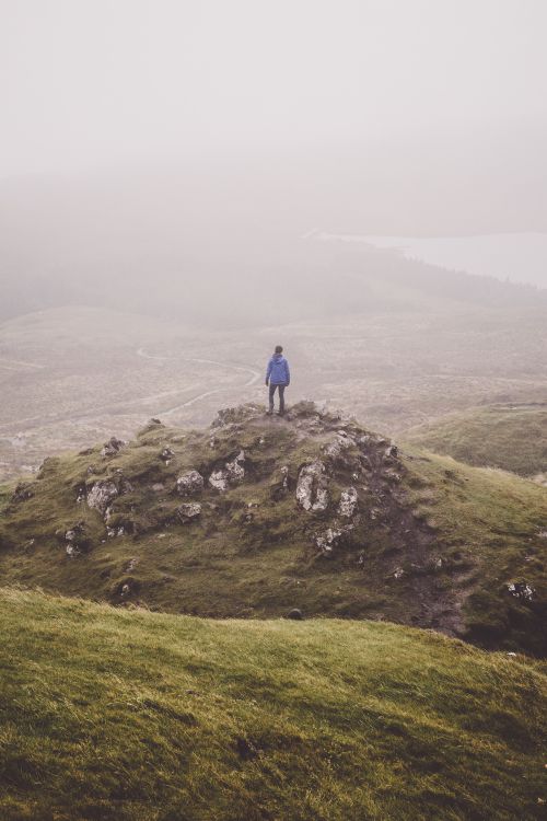 Highland, Colina, Montaña, Displate, Entrenador. Wallpaper in 3840x5760 Resolution