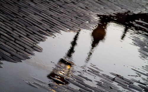 Image reflection of light on water