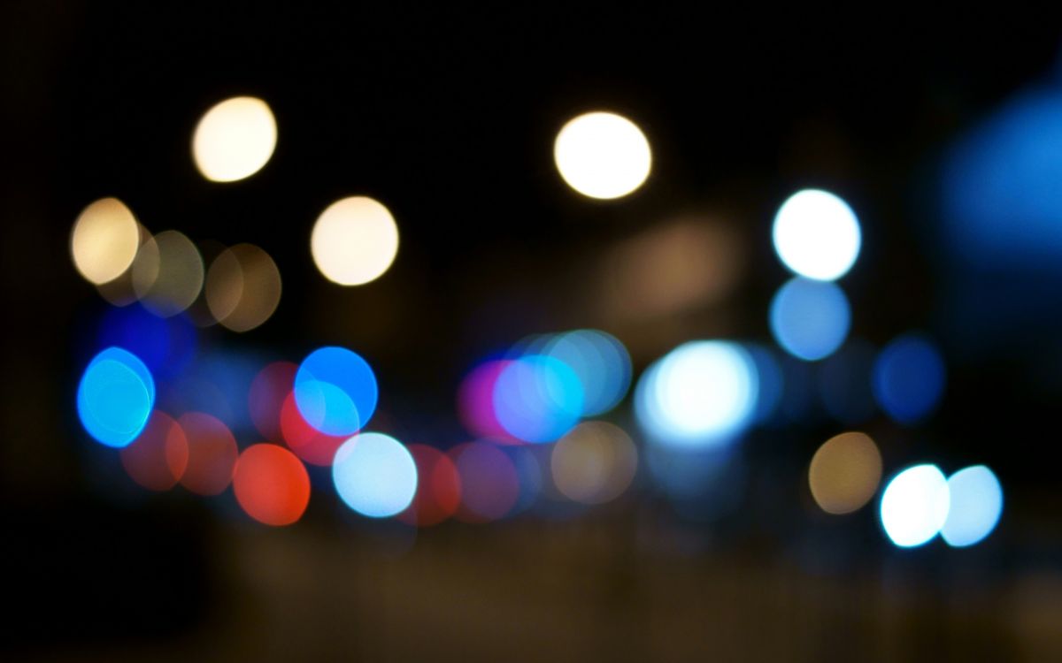 Weiße Rote Und Blaue Lichter. Wallpaper in 2880x1800 Resolution