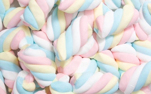 Image pink blue and yellow heart shaped candies