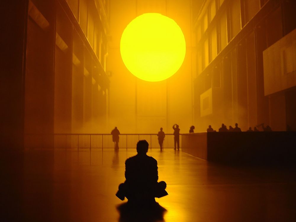 Silhouette de Personne Assise Sur le Sol. Wallpaper in 1920x1440 Resolution