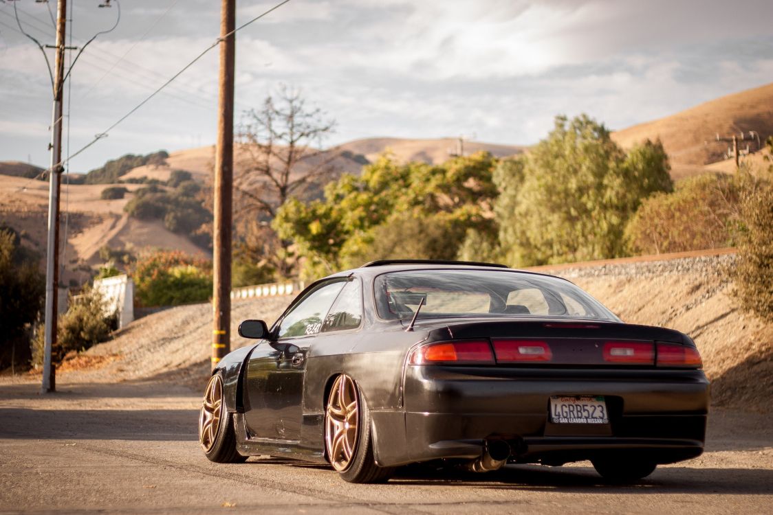 Schwarzer Porsche 911 Tagsüber Unterwegs. Wallpaper in 2560x1707 Resolution