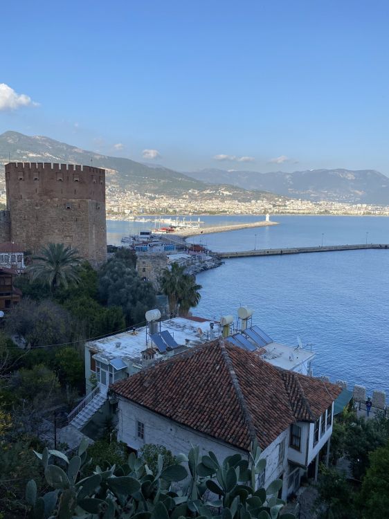 Kizilkule, Bergkette, Wasser, Cloud, Gebäude. Wallpaper in 1536x2048 Resolution