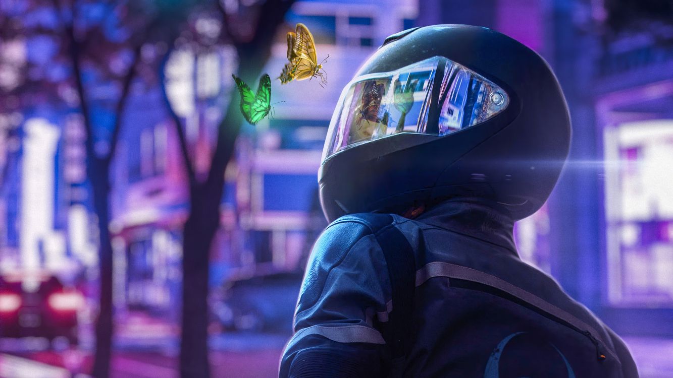 Person Mit Schwarzem Helm Und Schwarzer Jacke. Wallpaper in 3840x2160 Resolution