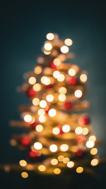 Image red and white christmas tree with lights