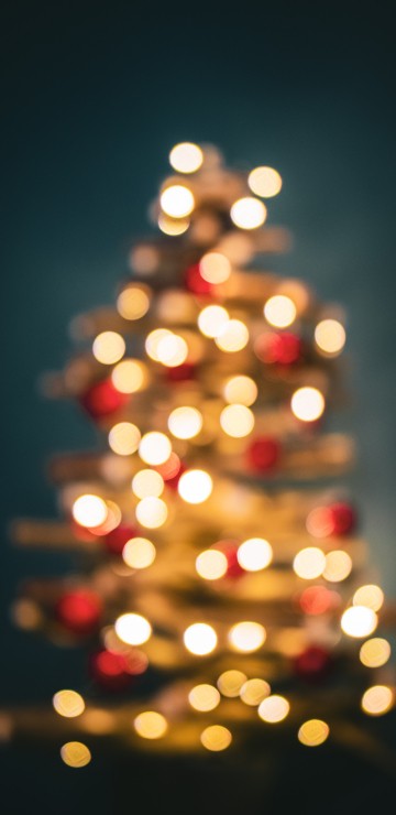 Image red and white christmas tree with lights