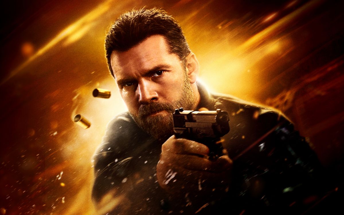 Mann Mit Schwarzer Halbautomatischer Pistole. Wallpaper in 2560x1600 Resolution