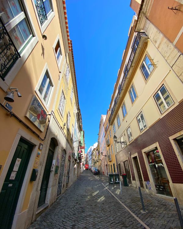 Callejuela, Inmueble, Apartamento, Carretera, Ventana. Wallpaper in 3024x3780 Resolution