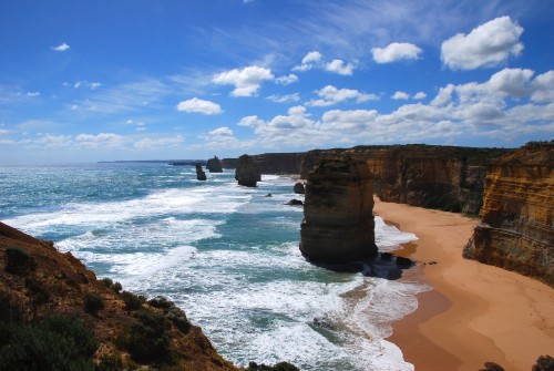 Image brown rock formation on sea shore during daytime