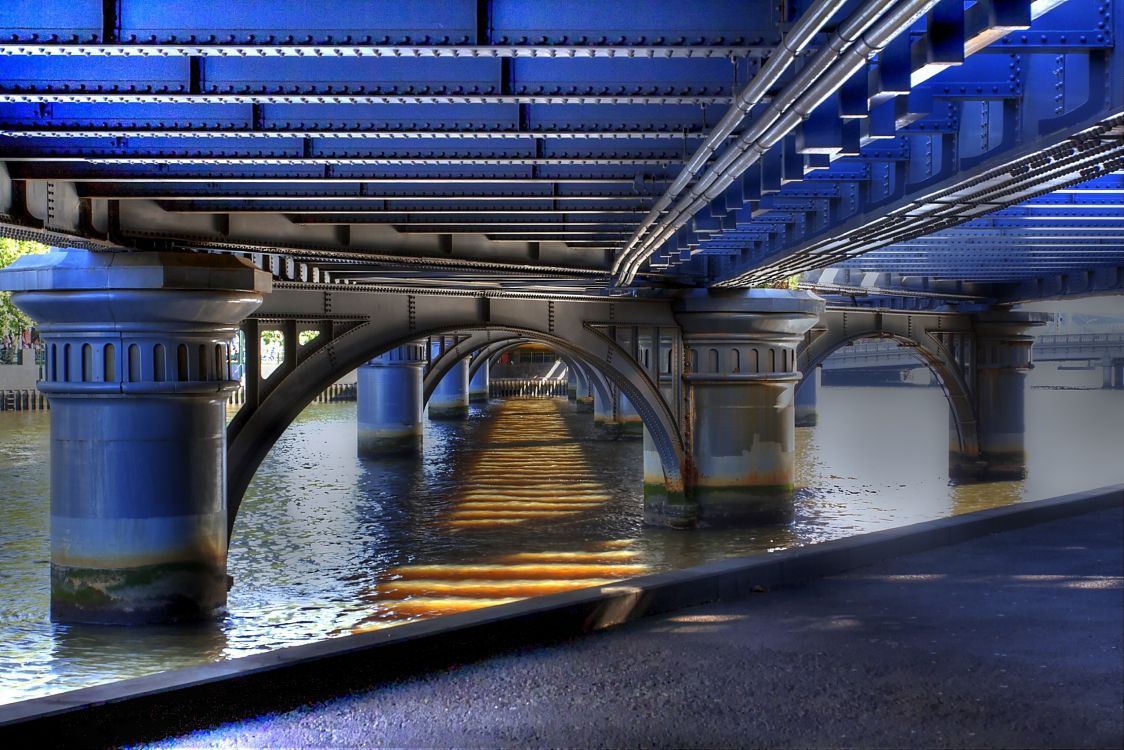 Quai en Bois Brun Au-dessus de la Rivière Pendant la Journée. Wallpaper in 2560x1707 Resolution