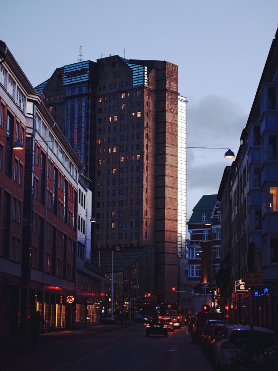 建筑, 街, 晚上, 城市, 人类住区 壁纸 3742x4989 允许