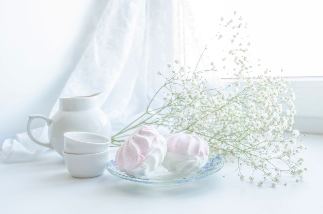 Fleurs Violettes Sur Bol en Verre Transparent. Wallpaper in 4928x3264 Resolution