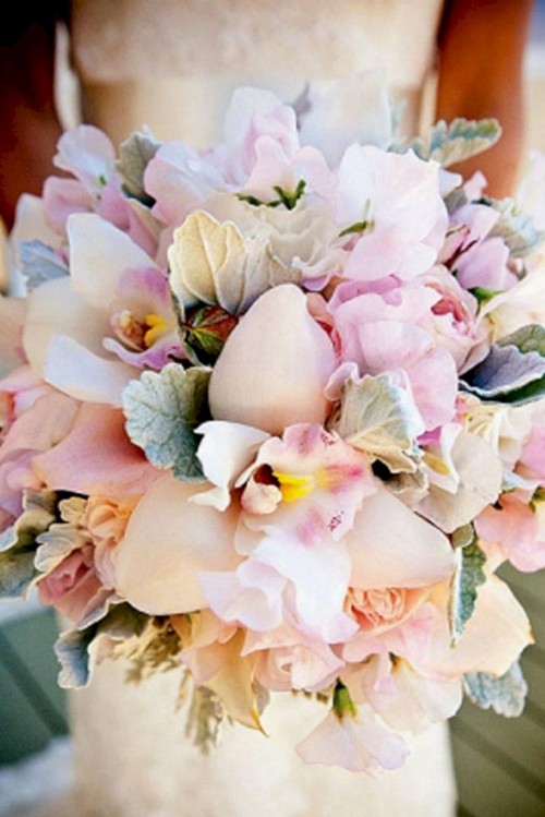 Image white and pink flower bouquet