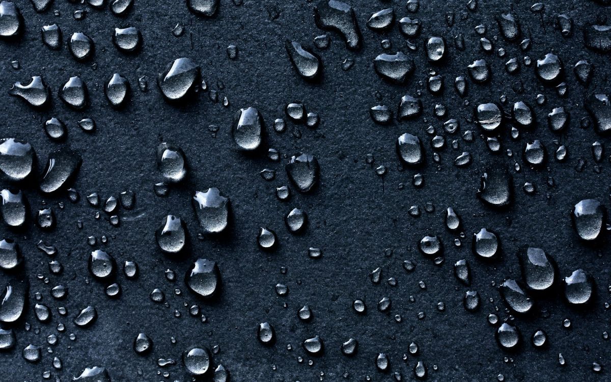 Gouttes D'eau Sur Une Surface Noire. Wallpaper in 1920x1200 Resolution