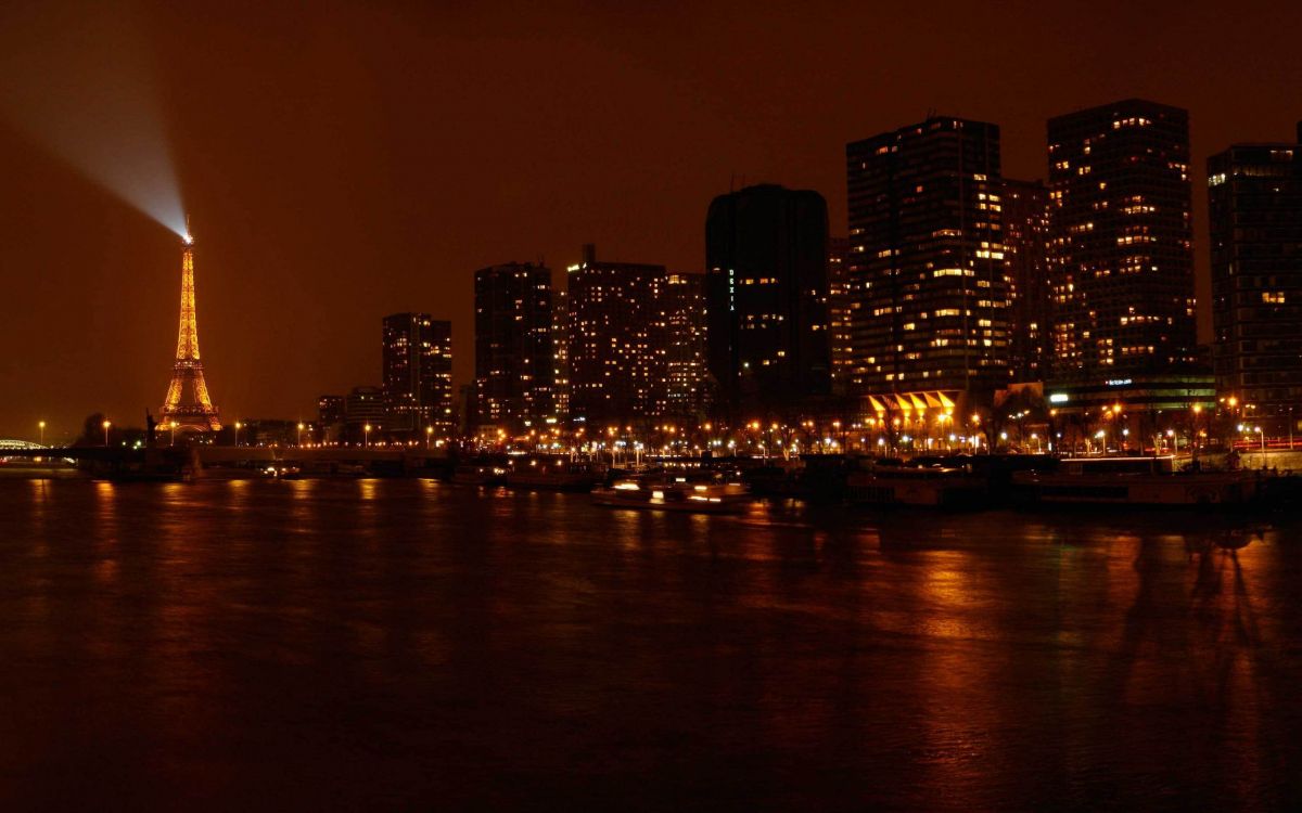 Horizon de la Ville Pendant la Nuit. Wallpaper in 2560x1600 Resolution