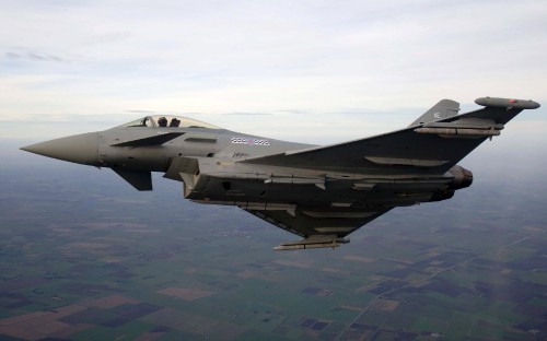 Image gray fighter jet flying over the sky during daytime