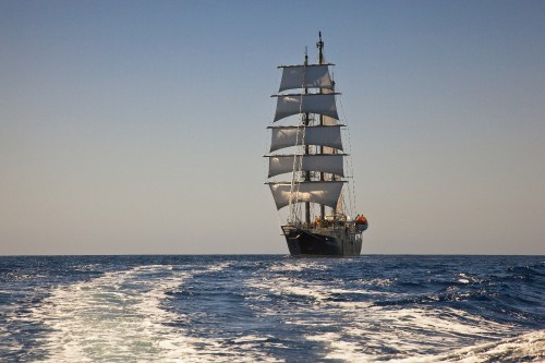 Image brown sail ship on sea during daytime