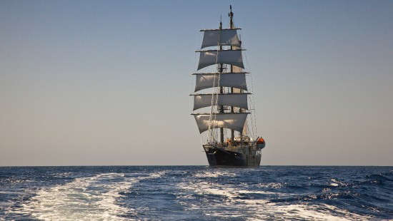 Image brown sail ship on sea during daytime