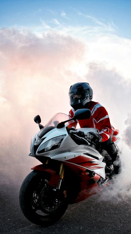 Motocicleta Quemada, Yamaha Motor Company, Casco de la Motocicleta, Motocicleta, Agotamiento. Wallpaper in 1440x2560 Resolution