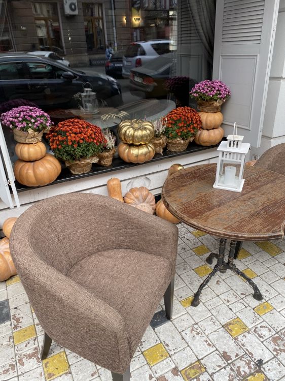 Table, Porte, Aliment, Toute la Nourriture, L'espace Public. Wallpaper in 1536x2048 Resolution