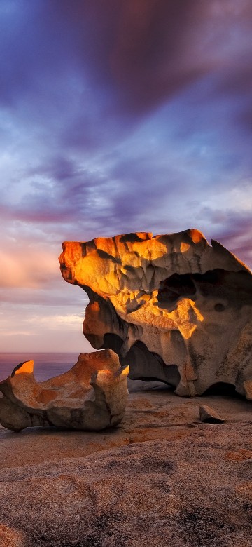 Image brown rock formation under cloudy sky during daytime